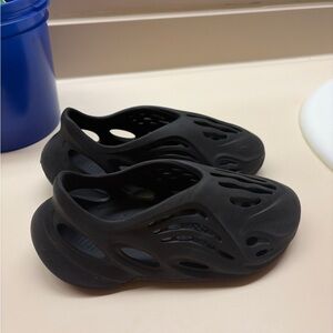 Yeezy Foam RNNR Black